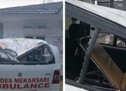 2 Terluka 3 Selamat Setelah Ambulans Pemdes Mekarsari Ringsek Tertimpa Pohon