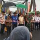 Bupati Aep Syaepuloh (tengah) bersama Wabup Maslani meresmikan beroperasinya Jembatan Ciselang di Karawang. (Sarmin/XJabar)