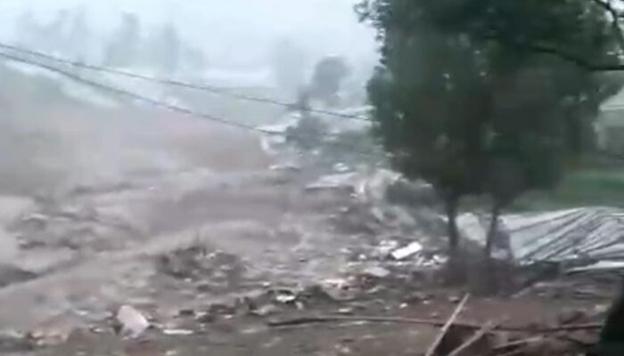 Longsor di Bandung Barat, 10 Orang Tertimbun 30 Rumah Terdampak