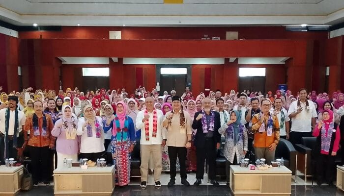 Usia Boleh Senja, Semangat Tetap Juara! Aksi Seru Lansia di Pentas Seni STIKES Budi Luhur Cimahi