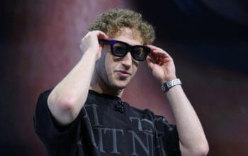 Mark Zuckerberg Prediksi Kacamata AI Bakal Menggantikan Smartphone di Masa Depan