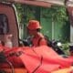 Evakuasi jasad wisatawan bogor yang meninggal terseret ombak besar di Pantai Sunset Cisolok Sukabumi. (XJabar)