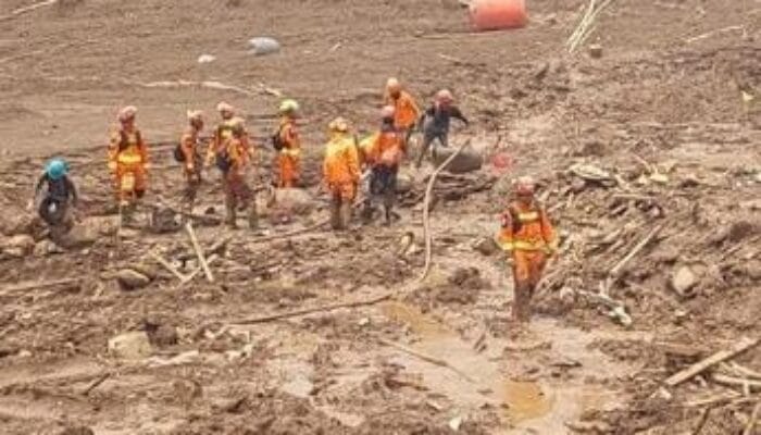 Evakuasi Korban Bencana Longsor Pasirlangu Dikebut, Petugas SAR Disuntik Tetanus