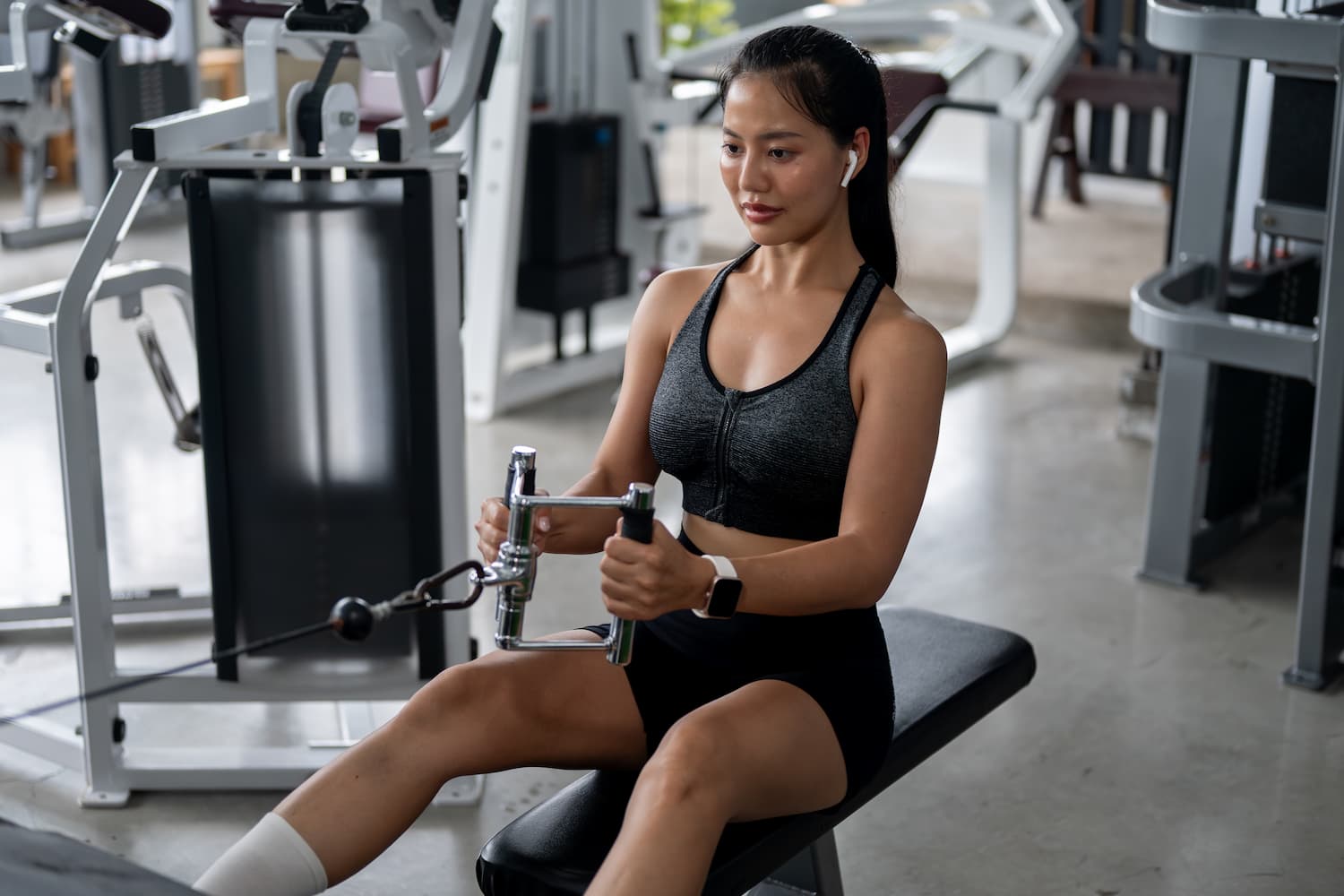 Fenomena Gym Khusus Wanita: Mengapa Jadi Destinasi Kebugaran Krusial bagi Perempuan? 1 Gym khusus wanita menjadi destinasi kebugaran krusial di tengah meningkatnya kesadaran gaya hidup sehat di kalangan perempuan Indonesia.