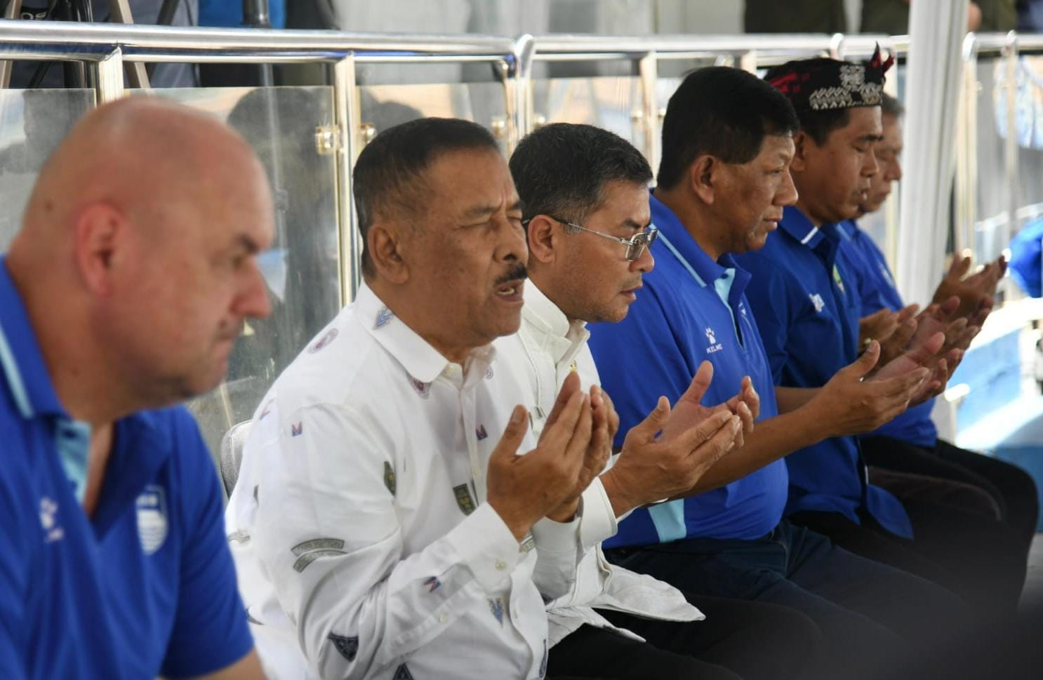 Persib Bandung bersama Wagub Erwan Setiawan dan Komisaris PT PBB Umuh Muchtar doa bersama menjelang ramadan dan Liga BRI Superleague. (Ist)