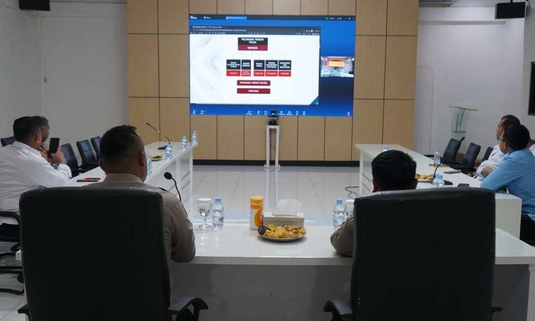 Wakapolres Purwakarta Kompol Sosialisman M. Natsir saat zoom meeting Anev SPPG MBG. (XJabar)