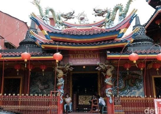 200 Umat Bakal Padati Vihara di Sukabumi, Ada Apa di Malam Imlek 2026? 1 Suasana menyambut Tahun Baru Imlek 2026 di Vihara Widhi Sakti. (XJabar)