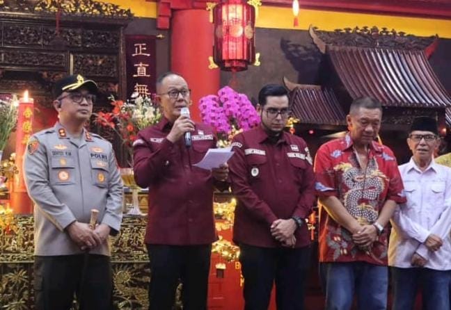 Wali Kota Sukabumi Hadiri Perayaan Tahun Baru Imlek di Vihara Widhi Sakti 1 Wali Kota Sukabumi Ayep Zaki menghadiri malam Tahun Baru Imlek 2026 di Vihara Widhi Sakti Warudoyong. (XJabar)