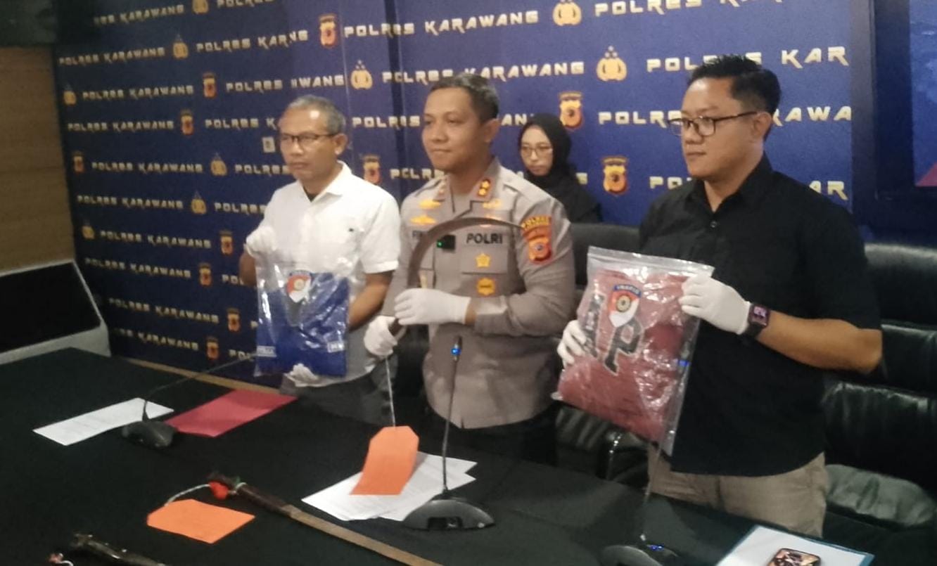 Kapolres Karawang AKBP Fiki N. Ardiansyah memberikan keterangan pers terkait kasus pembunuhan di Cikampek. (XJabar)