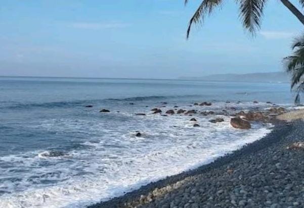 Pantai Kumala di Kecamatan Cikakak Kabupaten Sukabumi jadi favorit wisatawan selama bulan ramadan. (XJabar)