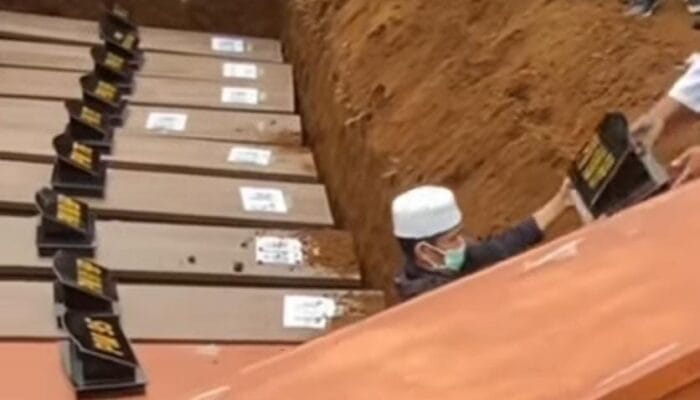 10 Jenazah Korban Longsor Pasirlangu Hari Ini Dimakamkan Dalam Satu Makam
