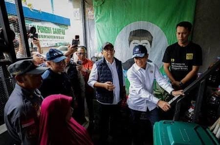Kunjungan Menteri Lingkungan Hidup Hanif Faisol Nurofiq tinjau penanganan sampah di Kota Bandung. (Istimewa)