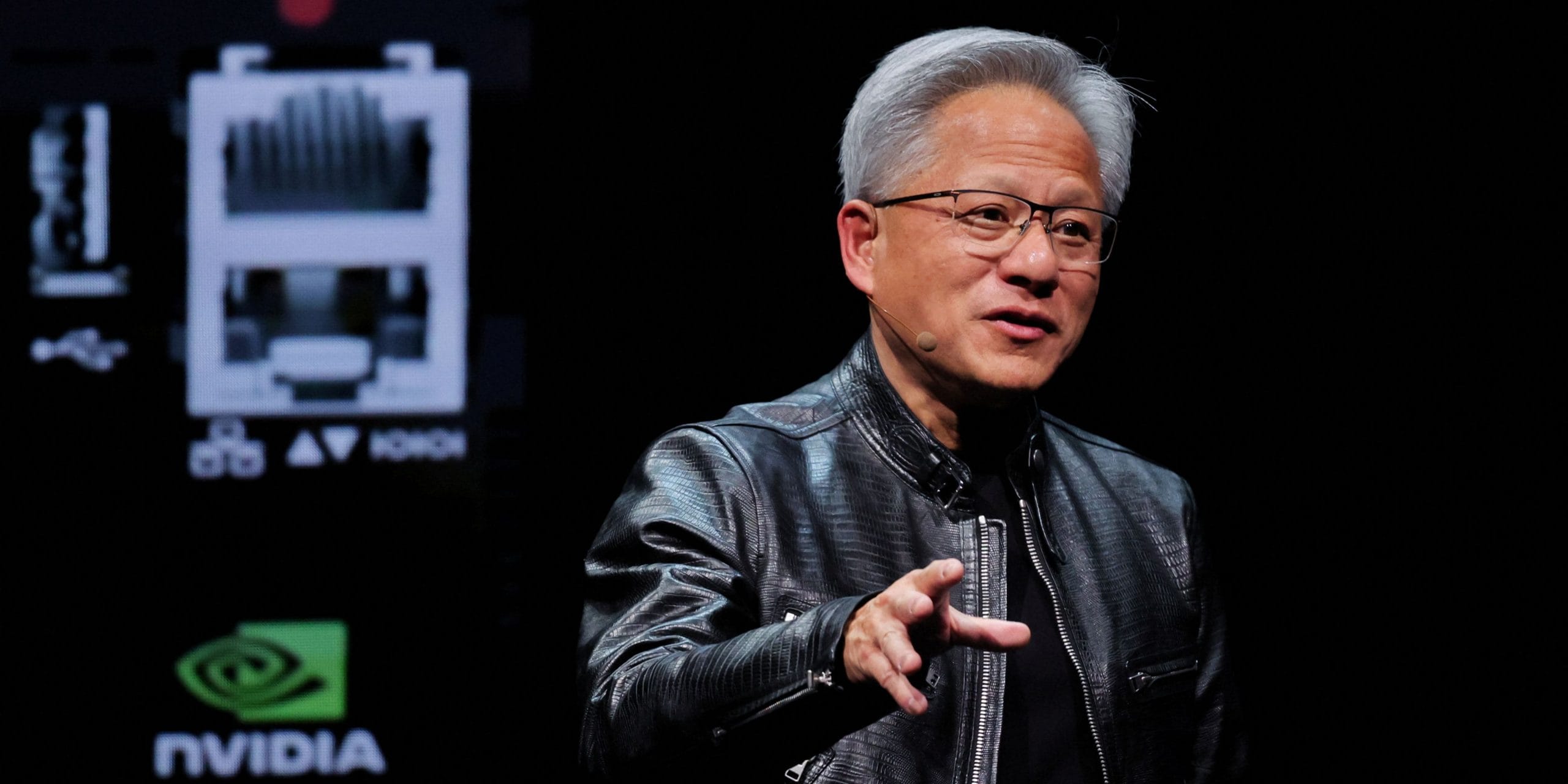 Jensen Huang Tegaskan AI Tak Hancurkan Perusahaan Software, Nvidia Justru Optimistis 1 AI hancurkan perusahaan software? Ini kata bos Nvidia menjadi sorotan setelah CEO Nvidia, Jensen Huang, secara terbuka membantah anggapan bahwa perkembangan agen AI akan mematikan industri perangkat lunak perusahaan (enterprise software).