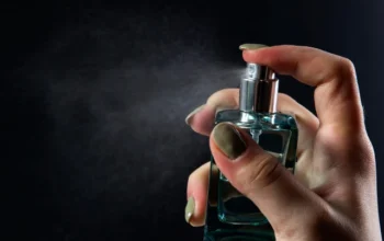 Rekomendasi Parfum Wanita Non-Alkohol Terbaik untuk Acara Malam Hari, Tahan Lama & Elegan 7 5 parfum wanita terbaik non-alkohol cocok untuk acara malam hari & tahan lama
