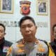 Kapolres Sukabumi AKBP Samian memberi keterangan pers terkait kasus dugaan KDRT ibu tiri terhadap anaknya. (XJabar)