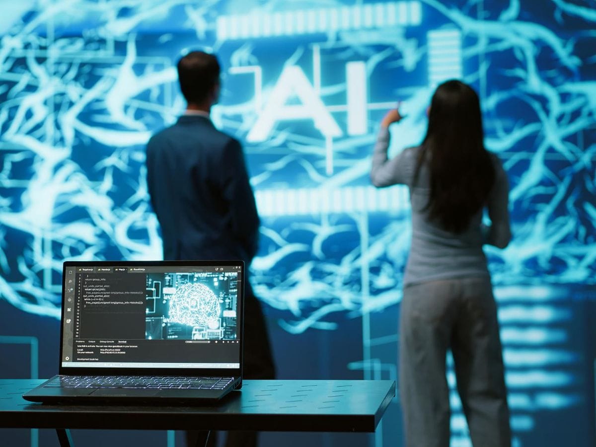 AI Mulai Ambil Alih Coding, Peran Programmer Berubah di Era Otomatisasi 1 AI mulai ambil alih coding, peran programmer bergeser secara signifikan seiring pesatnya perkembangan teknologi kecerdasan buatan (Artificial Intelligence/AI).
