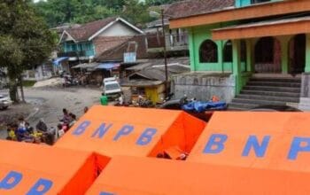 Retakan Makin Meluas 100 KK di Sukabumi Pilih Mengungsi Akibat Pergerakan Tanah