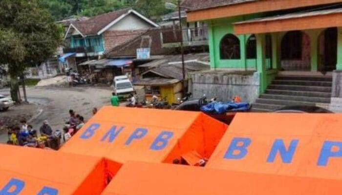 Retakan Makin Meluas 100 KK di Sukabumi Pilih Mengungsi Akibat Pergerakan Tanah