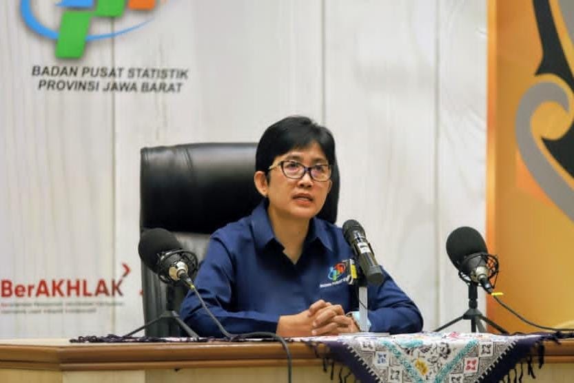 Kepala BPS Jabar Margaretha Ari Anggorowati menyampaikan keterangan pers terkait neraca perdagangan Jabar. (Istimewa)