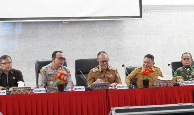 Rapat koordinasi lintas sektoral Operasi Ketupat Lodaya 2026 dihadiri Wali Kota H. Ayep Zaki. (Prima Arno Meidiandi/XJabar)