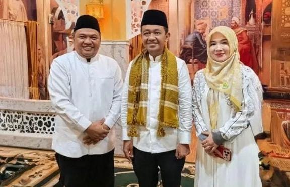 Ketua DPRD Kabupaten Sukabumi, Budi Azhar Mutawali didampingi istri Samti Sukastri, mendampingi Menteri Energi dan Sumber Daya Mineral (ESDM) Bahlil Lahadalia. (ist)