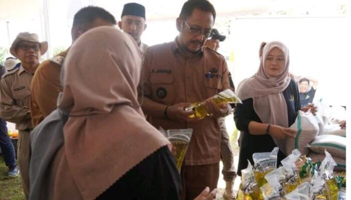 Bupati Asep Japar Resmi Buka Bazar Ramadan Warga Langsung Serbu Sembako Murah