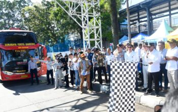 Wagub Erwan Setiawan melepas 3000 peserta mudik gratis di Terminal Leuwipanjang. (istimewa)