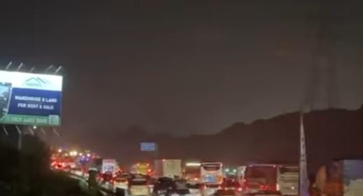 Arus lalu lintas di ruas tol Cikampek KM 49. Foto instagram tribunnews