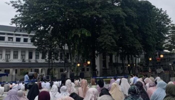 Farhan Ajak Warga Bandung Tingkatkan Kepedulian Sosial Lewat Zakat, Infak dan Sedekah