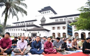 Pencapaian Zakat, Infak dan Sedekah di Jawa Barat Tembus Rp 1 Triliun 4 Momen salat idulfitri 1447 Hijriah di Gedung Sate Bandung. (Ist)