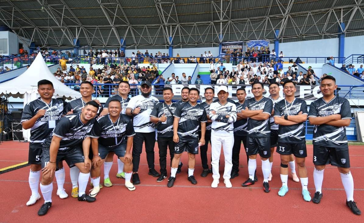 Liga Sabrengna 2026 Resmi Dibuka, Dedi Mulyadi Dorong Sportivitas dan Kebersamaan ASN Jabar 1 Gubernur Dedi Mulyadi foto bersama sesaat pembukaan Liga Sabrangna 2026. (Ist)