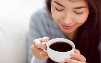 Studi Harvard: Minum Kopi Tiap Hari Dikaitkan dengan Peluang Wanita Panjang Umur dan Penuaan Sehat