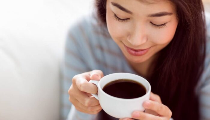 Studi Harvard: Minum Kopi Tiap Hari Dikaitkan dengan Peluang Wanita Panjang Umur dan Penuaan Sehat