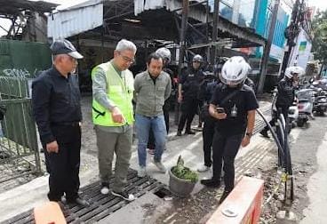Wali Kota Bandung Muhammad Farhan memastikan proyek galian IPT selesai dirapikan sebelum arus mudik. (ist)