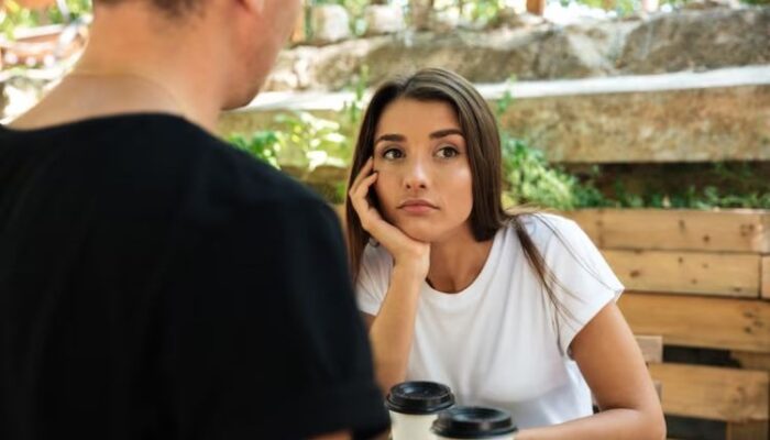 4 Zodiak yang Sulit Mengakui Perasaan Cinta, Lebih Memilih Diam dan Menyimpannya Sendiri