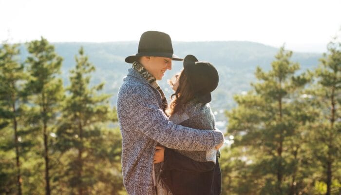 7 Ciri Orang yang Aman Secara Emosional Menurut Ahli