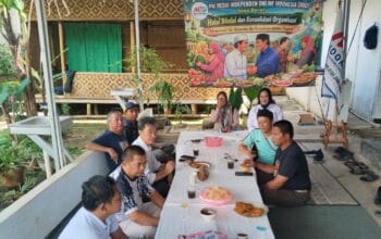 Pengurus Inti MIO Indonesia Provinsi Jawa Barat, foto bersama sesaat halal bihalal, di Cimahi. (Humas MIO Jabar)