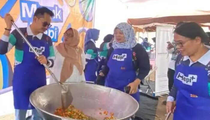 Adhitia bersama komunitas Hepi+ dan Hareudang Bandung Edukasi Food Waste