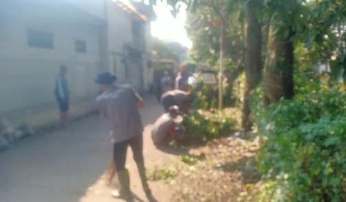 Aksi bersih lingkungan dikemas dalam kegiatan Sasapu di Kiaracondong melibat warga enam lingkungan. (Ist)