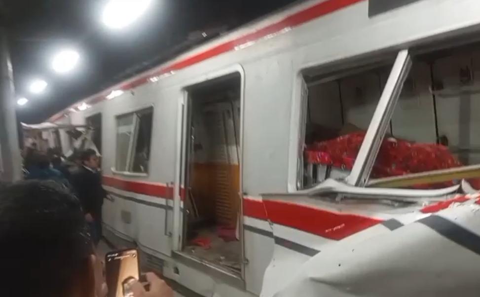 Gerbong KA Commuter Line yang diseruduk KA Argo Bromo Angrek di Bekasi Timur. (Ist)