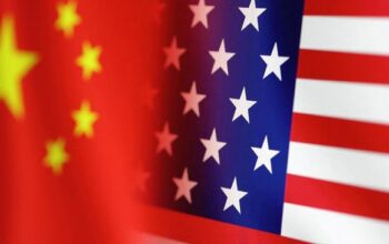 Laporan Stanford AI Index 2026 ungkap jarak performa AI China-AS menyusut jadi 39 poin. Peneliti AI yang pindah ke AS anjlok 89% sejak 2017 — ancaman nyata dominasi teknologi Amerika.