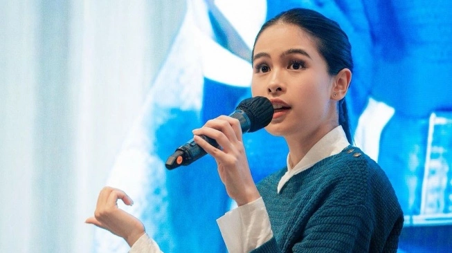 Maudy Ayunda ungkap pentingnya support system saat menstruasi di kampanye Laurier Jakarta. Ia soroti perbedaan dukungan bermakna dan komentar yang justru tidak membantu.