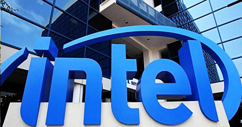 Pendapatan Intel Q1 2026 melonjak 7% menjadi USD 13,6 miliar. Pergeseran AI dari pelatihan ke inferensi dan agentic mendongkrak permintaan CPU secara signifikan.