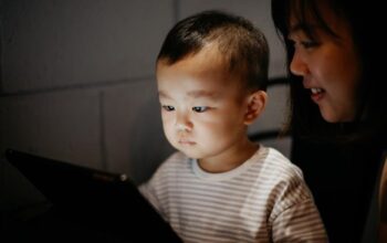 Batas Screen Time Anak Menurut Dokter: Usia, Durasi, dan Cara Mendampingi