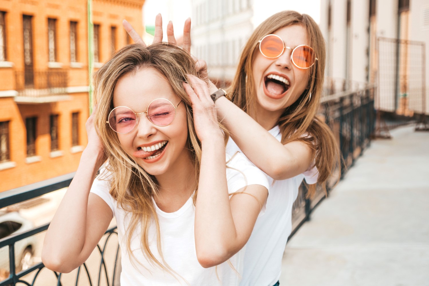 Sagitarius, Gemini, dan Leo disebut sebagai tiga zodiak paling humoris dalam astrologi. Simak apa yang membuat humor mereka begitu khas dan berbeda.