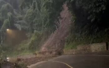Jalur Non Tol Sumedang - Bandung yang Tertimbun Longsor Sudah Dibuka Kembali 4 Akses Jalan Cadas Pangeran, penghubung Sumedang - Bansung, saat tertimbun longsor. (Ist)