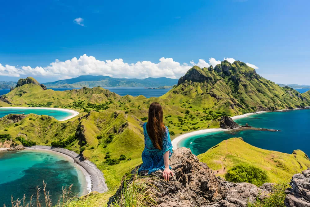 Destinasi bulan madu paling cocok berdasarkan zodiak — dari Tuscany untuk Taurus, Maladewa untuk Cancer, Venesia untuk Libra, hingga Rishikesh untuk Pisces.