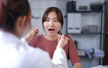 Kenapa Menopause Bikin Gusi Berdarah dan Gigi Sensitif? Ini Jawabannya