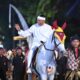 Spektakuler! Kirab Budaya Pajajaran Arak Mahkota Siliwangi, Warga Tumpah Ruah