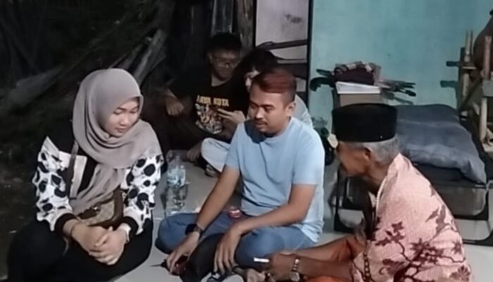 Bukti Ketulusan: Teh Alya Turun Tangan Bantu Kakek Korban Kebakaran yang Hidup Sebatang Kara